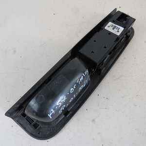 Pulsante alzacristallo anteriore sinistro usato per Skoda Octavia Mk1 1996-2004 69024 - Product Image 2