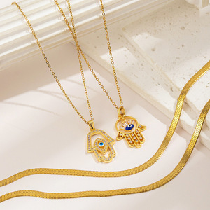 La mano della collana di palma dell'occhio del diavolo Unisex acciaio al titanio con zircone alla moda stile religioso - Product Image 2