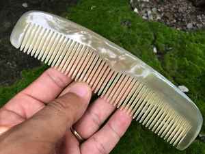 Peigne à cheveux en corne de buffle fait à la main, à dents larges et lisses, en corne naturelle polie, réduit les dommages aux cheveux et améliore la brillance des cheveux - Product Image 5