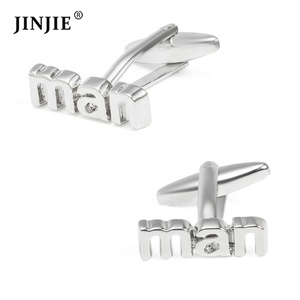 En stock boutons <span class=keywords><strong>de</strong></span> <span class=keywords><strong>manchette</strong></span> en cuivre plaqué <span class=keywords><strong>argent</strong></span> <span class=keywords><strong>de</strong></span> haute qualité avec lettres anglaises pour cadeau <span class=keywords><strong>de</strong></span> fête des pères en gros - Product Image 2