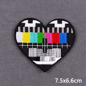 En gros, Patchs brodés thermocollants personnalisés avec motifs Cœur, Lettre, Fleur et Logo brodé pour vêtements - Product Image 3