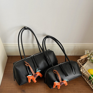 Wholesale Fashion Handbags Minimalist Women Single Shoulder Tote Bag Pillow Bag Armpit Underarm Bowling Bag - Product Image 3