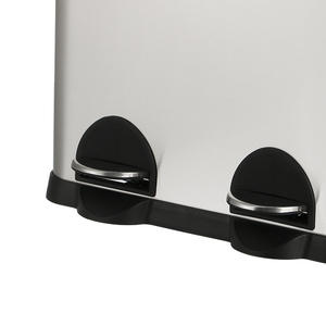 <span class=keywords><strong>Poubelle</strong></span> d'intérieur à pédale noire de 30 litres en acier inoxydable résistant aux empreintes digitales avec couvercle en plastique - Product Image 6