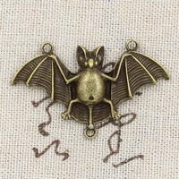 Accessoires de bijoux en alliage pour le bricolage Vente en gros Pendentif en argent antique gothique pour chauve-souris vampire 29*47MM