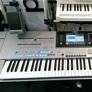 Nouveau piano numérique arrangeur Genos Tyros 88 touches certifié BF, station de travail musicale professionnelle avec étui - Product Image 3