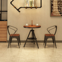 Usine de vente en gros durable industriel empilable moderne métal bois dessus de table restaurant salle à manger Tolixes chaises tables