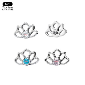 Boucles d'oreilles demi-lotus en titane 8 mm F136 avec zircons, bijoux de piercing pour cartilage - Product Image 5