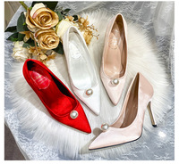 Chaussures de mariée et de soirée pour femmes, grandes tailles 33-43, en satin, à bout pointu, talons aiguilles, avec une seule perle décorative, à enfiler