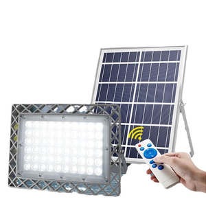 ไฟสปอร์ตไลท์ LED พลังงานแสงอาทิตย์ 5000K แสงเดย์ไลท์ IP65 กันน้ำ พร้อมรีโมทคอนโทรล สำหรับสวนภายนอกอาคาร ตัวเรือนอะลูมิเนียมอัลลอยด์ ให้ลำแสงกว้าง - Product Image 1