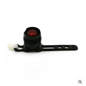 Feu arrière de vélo en alliage d'aluminium LED, étanche IPX4, mode clignotant, alimenté par batterie, lumière rouge rubis pour casque et vélo - Product Image 4