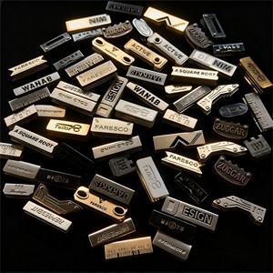 Luxus Metall Etiketten clip Graviert Benutzer definierte Marke Name Metall Schwanz <span class=keywords><strong>Tag</strong></span> für Handtaschen - Product Image 1