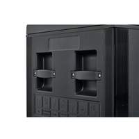 Expédié en kit ; comprend une mousse de protection EVA et un flight case en HDPE avec fermetures à ressort et conception empilable.