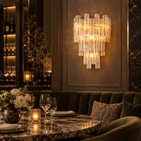 Vente en gros en ligne de luminaires muraux contemporains multi-couches, tubes en verre givré ondulé, base en métal doré, décoration intérieure