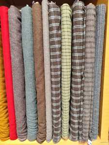 Tela de lana de primera calidad hecha a medida diseñada para la comodidad, la durabilidad y la elegancia atemporal. Ideal Para trajes, chaquetas y abrigos - Product Image 3