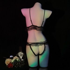 Ensemble de lingerie sexy en dentelle pour femme, avec détails perles noires, soutien-gorge triangle et culotte bikini taille basse - Product Image 3