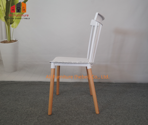 <span class=keywords><strong>Chaise</strong></span> de salle à manger de style <span class=keywords><strong>scandinave</strong></span> avec dossier à lattes verticales et pieds en bois naturel, construction ergonomique et légère - Product Image 4