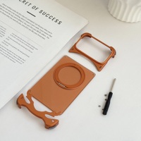 Coque Métallique pour iPhone 17 Pro Max / 17 Pro / 16 15 2026 5G en Alliage d'Aluminium Antichoc avec Support Magnétique et Finition Dorée