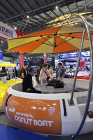 Bateau de loisirs aquatiques électrique flottant pour barbecue en forme de donut