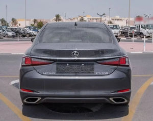 La berline Lexus ES350 2025 d'occasion avec essence de 3,5 L et conduite à gauche ou à droite en option est très rare - Product Image 1