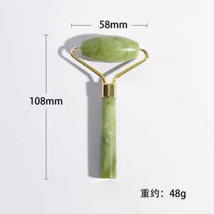 Rouleau <span class=keywords><strong>de</strong></span> jade pour le visage et outils <span class=keywords><strong>Gua</strong></span> <span class=keywords><strong>Sha</strong></span> - Comprend un véritable rouleau <span class=keywords><strong>de</strong></span> jade en <span class=keywords><strong>pierre</strong></span> naturelle anti-âge pour lifting du visage - Product Image 5