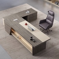 Bureau de direction moderne de luxe en forme de L avec placage bois et armoire latérale assortie pour PDG et bureau d'entreprise