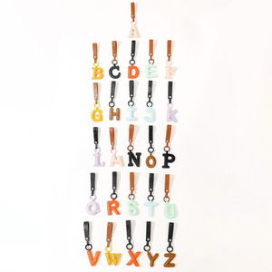 Llavero de Cuero Personalizable con 26 Letras, Colgante con Iniciales del Alfabeto para Regalo - Product Image 2