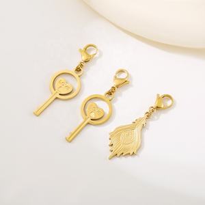 היפ הופ פאנק זהב מתכת מצופה זהב, פיל, טביעת אצבע, מפתח בעיצוב תליון קליפות לובסטר. קסמי מותאם אישית - Product Image 3
