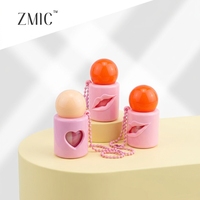 Tube de brillant à lèvres mini rose personnalisé en gros avec porte-clés et fenêtre en forme de cœur, emballage mignon pour brillant à lèvres avec applicateur brosse