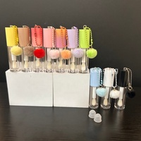 ISMAN En gros, Tube de brillant à lèvres 6ml avec porte-clés pompon en peluche, applicateur à grande brosse transparente, emballage personnalisable avec logo, pour brillant à lèvres et huile à lèvres