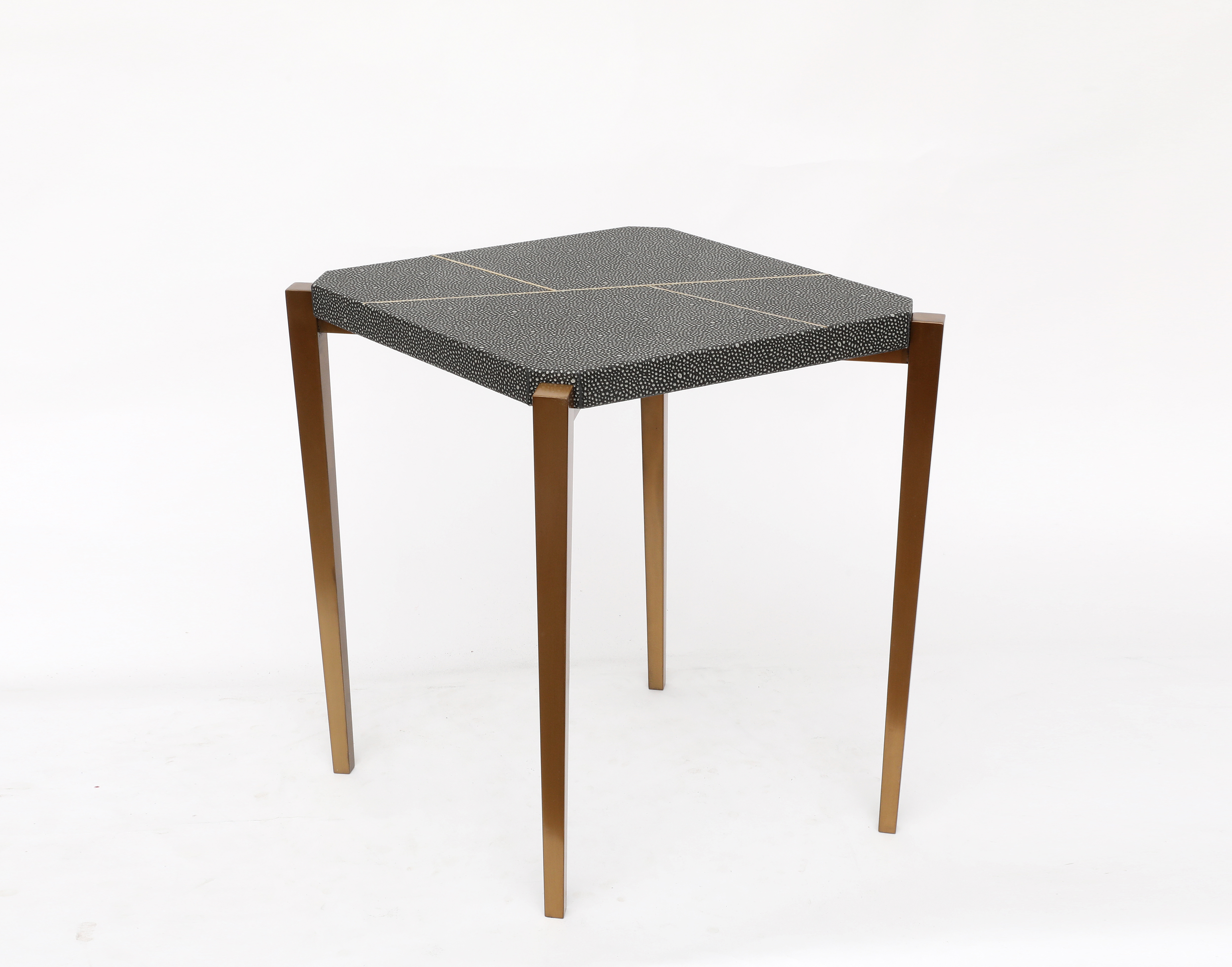 Black and white dots2