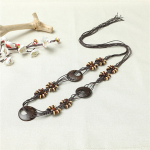 Cinturón ancho vintage bohemio <span class=keywords><strong>de</strong></span> macramé con cuentas <span class=keywords><strong>de</strong></span> madera, cuerda <span class=keywords><strong>de</strong></span> algodón, hebilla redonda, borlas y cadena <span class=keywords><strong>de</strong></span> cintura tejida <span class=keywords><strong>de</strong></span> cuerda encerada para mujer, ideal para usar con falda. - Product Image 3