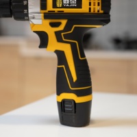 Boîte à outils multifonctionnelle YaJin 12V avec batterie au lithium, tournevis, mallette rigide en plastique, outils à main OEM pour le bricolage et l'industrie
