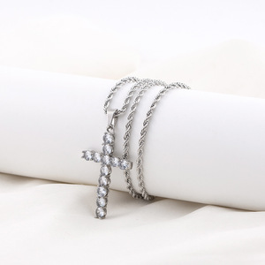 สร้อยคอรูปกากบาท ไทเทเนียมสตีล ประดับเพชรซิร์คอน สำหรับทุกเพศ ใส่ได้ทุกวัน ดีไซน์ทรงเรขาคณิต - Product Image 1