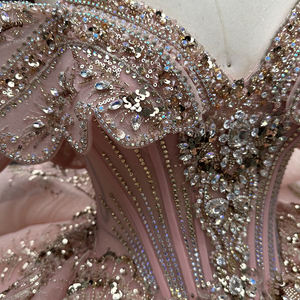 Perlenbesetztes Ballkleid mit goldener Stickerei für Quinceañera, Abschlussball oder Party Lsmc15 - Product Image 3