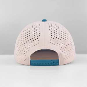 Casquette de baseball 5 panneaux personnalisée en caoutchouc, silicone et PVC avec logo, imperméable, découpée au laser, perforée, avec corde de sport, bicolore, style trucker - Product Image 6