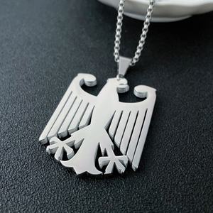 Collana con Ciondolo Logo Aquila Personalizzato in Acciaio Inossidabile Placcato Oro, Design Unico e alla Moda, Gioiello Regalo all'Ingrosso - Product Image 4