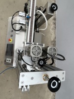 Machine automatique de capsulage de remplissage de liquide de petit volume de bureau pour bouteille de boisson à l'eau de sauce à l'huile de miel