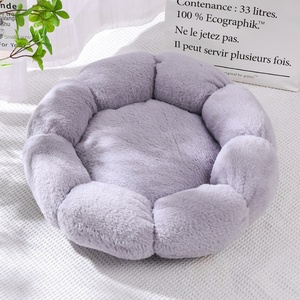Tempat Tidur Hewan Peliharaan Kucing Kecil Mewah Lembut Hangat Bahan Plush Ramah Lingkungan 100% Katun Motif Polos Dapat Dilepas dan Dicuci untuk Musim Gugur dan Musim Dingin - Product Image 6