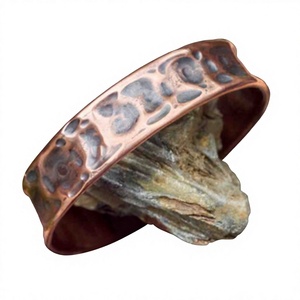 Brazalete de Cobre Puro Martillado a Mano, Rústico y Texturizado, de Lujo, Hecho a Mano, Personalizable, con Acabado Pulido, Joyería - Product Image 1