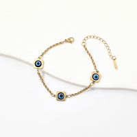 Bracelet chaîne classique bleu marine et blanc avec trois breloques espacées, en acier inoxydable plaqué or, avec fermoir mousqueton et rallonge, pour soirée méditerranéenne