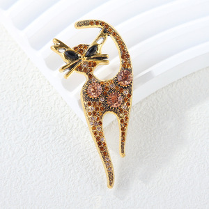 Broche de Aleación con Diseño de Gatito Retro y Adorno de Diamantes de Imitación, Estilo Europeo-Americano, Exquisito y Moderno - Product Image 2