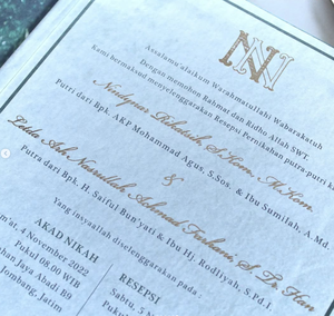 2025 Invitation de mariage vert foncé tendance Notre carte d'histoire Enveloppe en feuille d'or Invitations de magazines de mariage - Product Image 6