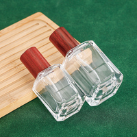 Flacons de parfum carrés plats en verre de luxe transparents uniques de 35 ml et 60 ml pour homme avec bouchon à vis, décalcomanie et diffuseur à bâtonnets
