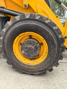 Chargeuse-pelleteuse puissante JCB 3CX 2025 avec flèche télescopique et godet multifonctionnel, personnalisable - Product Image 6