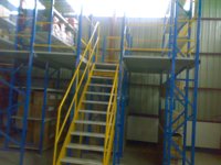 Plateforme de Stockage Multi-Niveaux en Acier H-Beam Robuste avec Grille Anti-Collision Personnalisable pour Mezzanine Industrielle