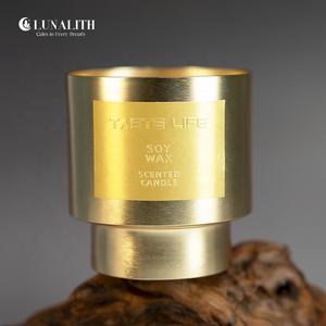LunaLith Vente en gros de bougies parfumées en cire de soja avec mèche en bois, marque privée |   Bougie aromatique de luxe avec logo personnalisé pour la décoration de la maison - Product Image 1