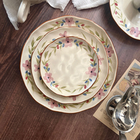 Service de table en céramique vintage français peint à la main avec glaçure sésame et motif floral, assiette créative en céramique pour dessert et gâteau