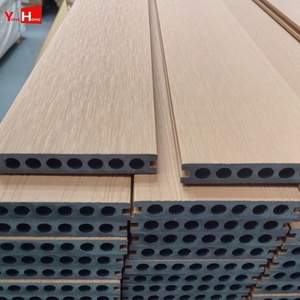 Planche de terrasse composite résistante aux taches, sans <span class=keywords><strong>peinture</strong></span>, revêtement de sol extérieur WPC pour terrasse et zones autour des spas - Product Image 4