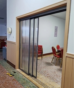 ฉากกั้นตู้เสื้อผ้าโลหะ<span class=keywords><strong>กระจก</strong></span>สองชั้นแบบ<span class=keywords><strong>เลื่อน</strong></span>ได้ดีไซน์ตามต้องการสำหรับใช้ในครัวเรือน - Product Image 3