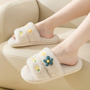 Venta al por mayor de moda mullido cálido punta abierta flor para zapatillas para las mujeres Chanclas de felpa con suela de EVA para el invierno - Product Image 2
